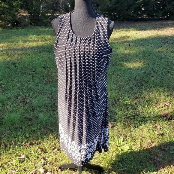 Black sleeveless dress with white polka dots and flower design Size 12 - Picture 2 of 7